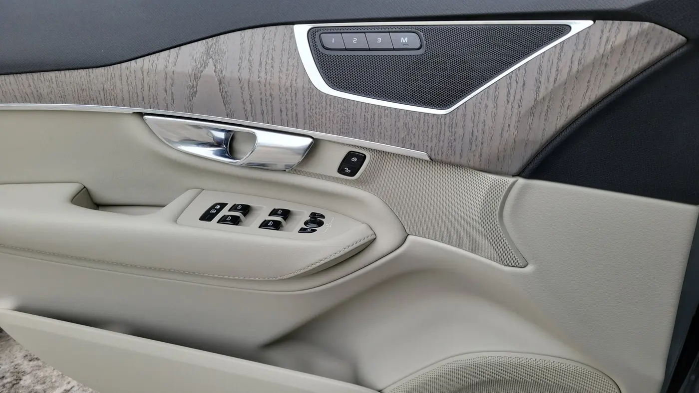 2025 Volvo XC90 B6 Plus Bright Theme 7P
