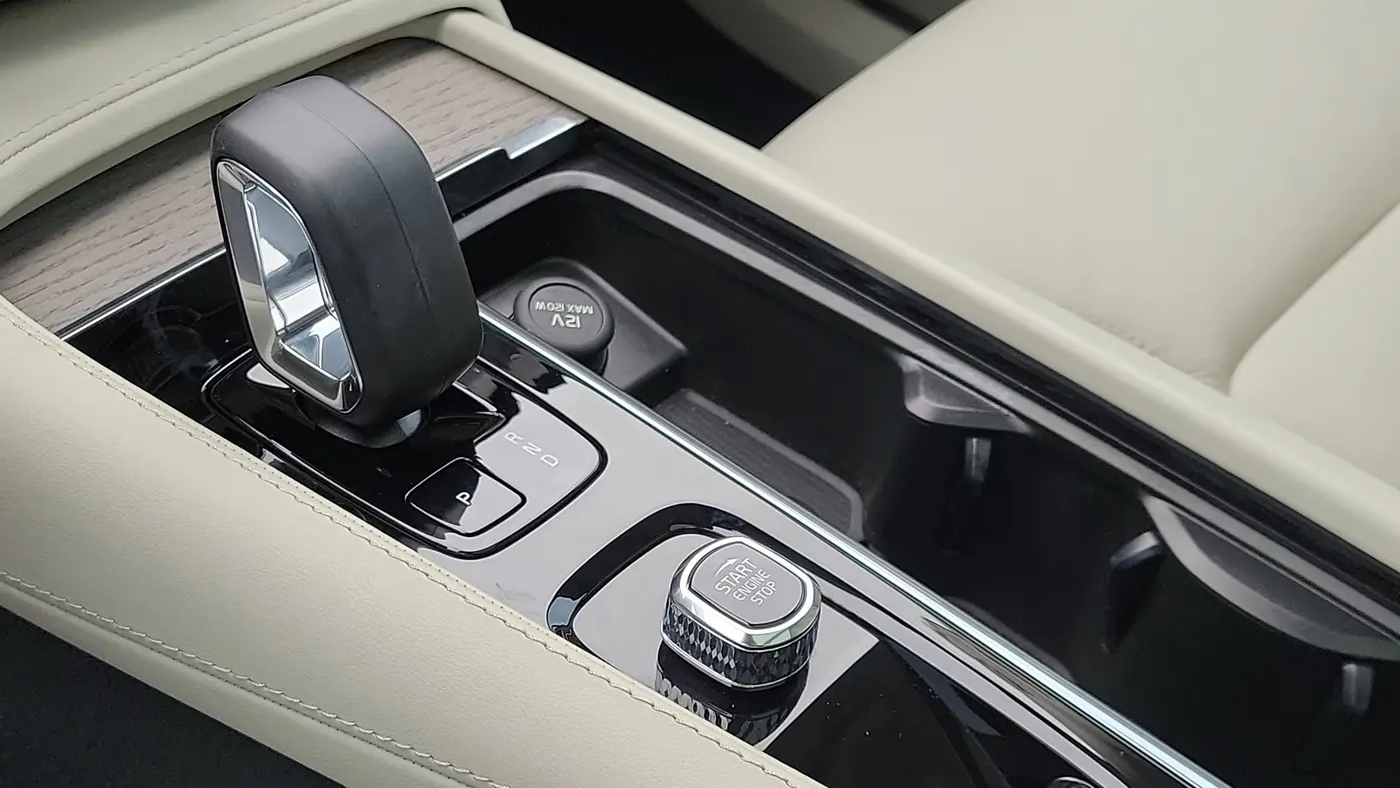 2025 Volvo XC90 B6 Plus Bright Theme 7P