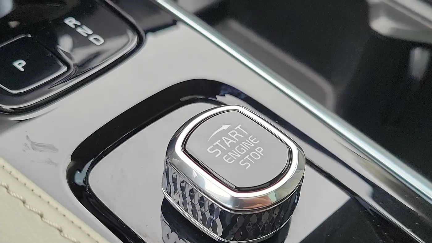 2025 Volvo XC90 B6 Plus Bright Theme 7P
