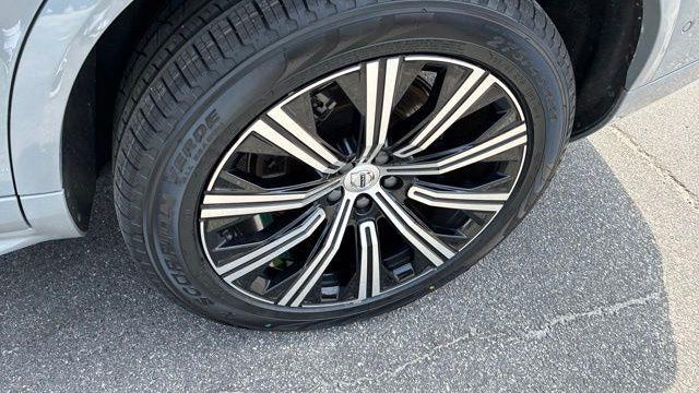 2025 Volvo XC90 B6 Plus Bright Theme 7P