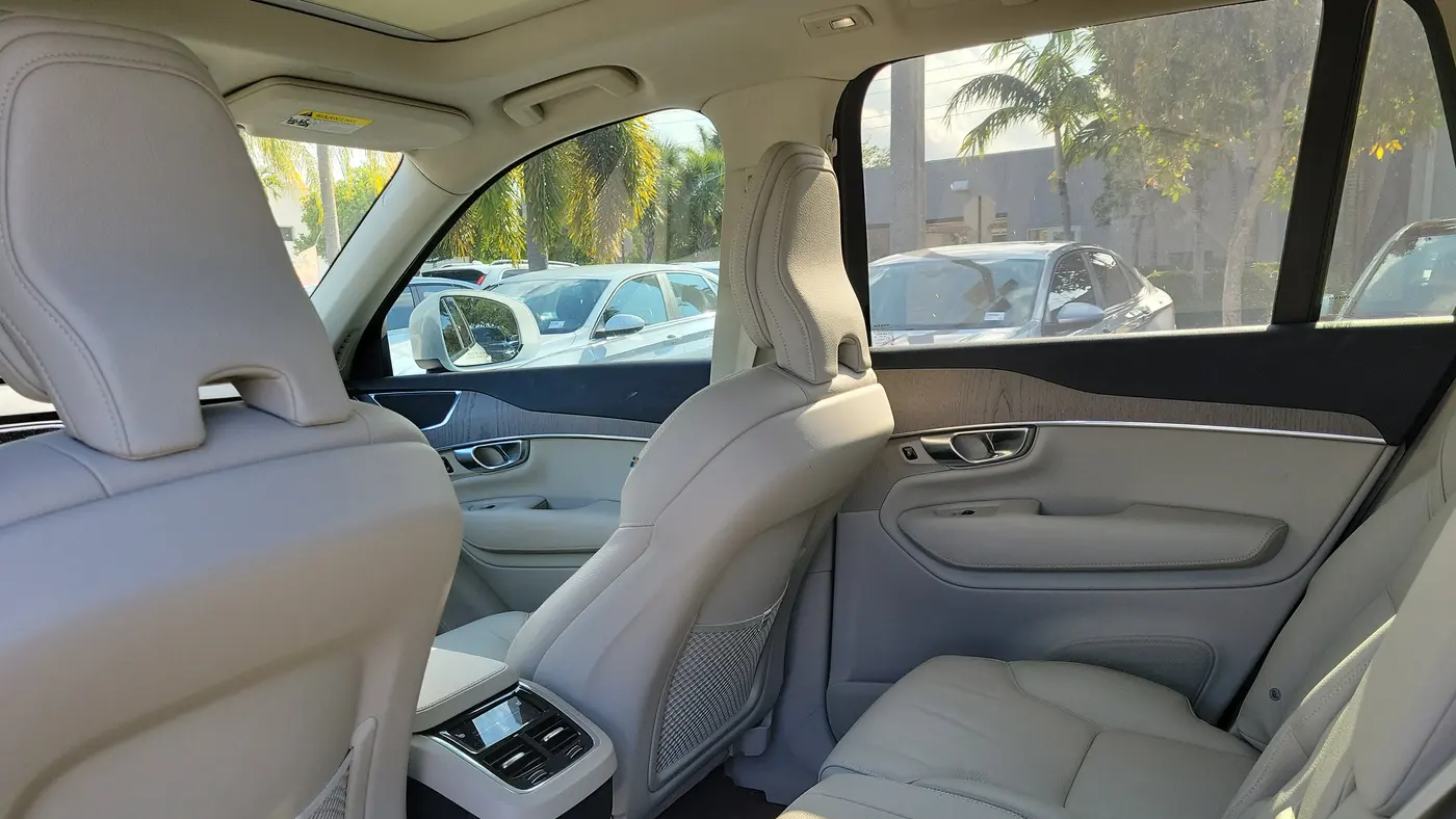 2025 Volvo XC90 B6 Plus Bright Theme 7P