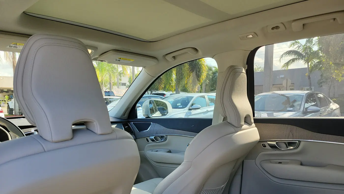 2025 Volvo XC90 B6 Plus Bright Theme 7P