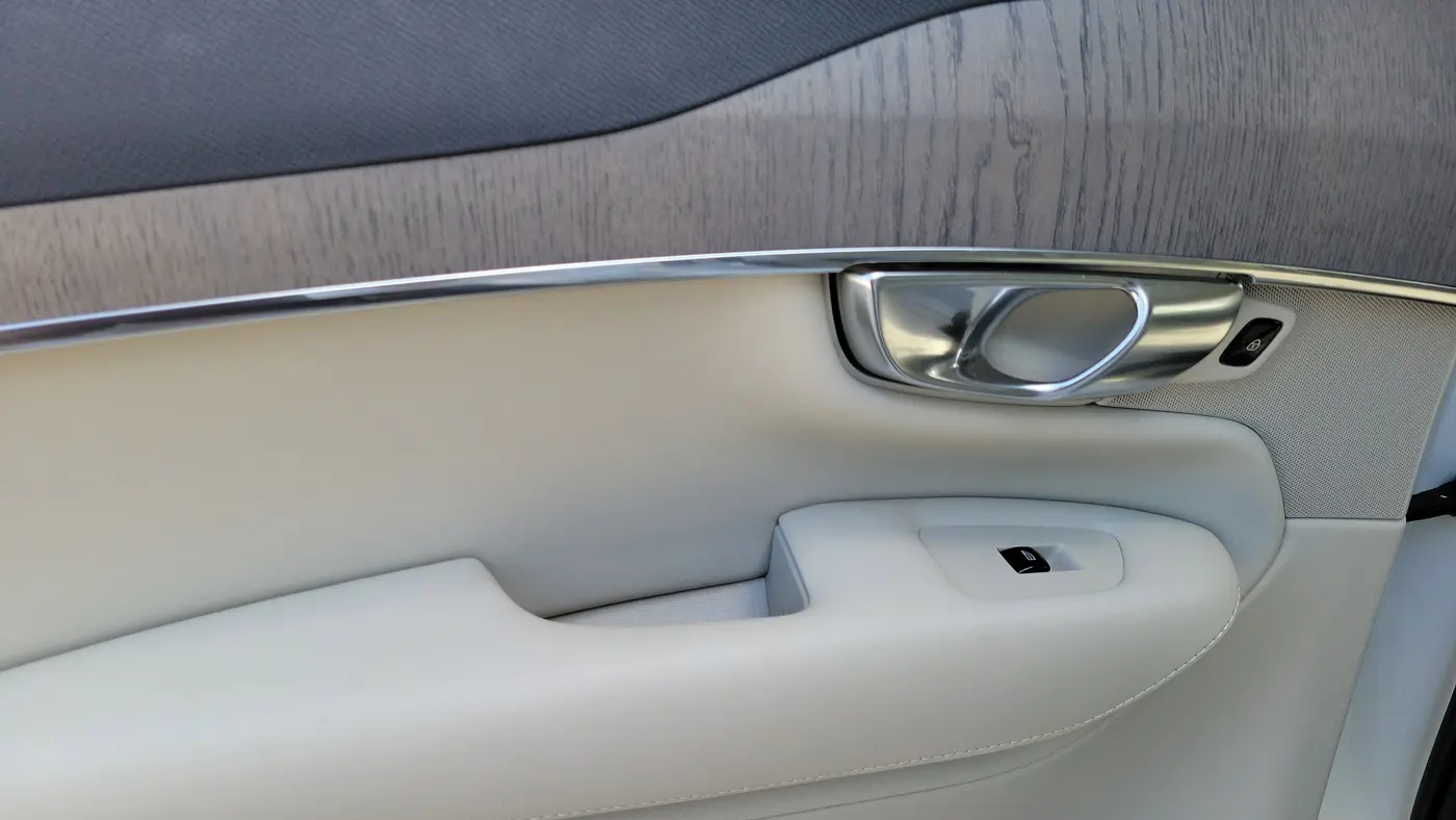 2025 Volvo XC90 B6 Plus Bright Theme 7P
