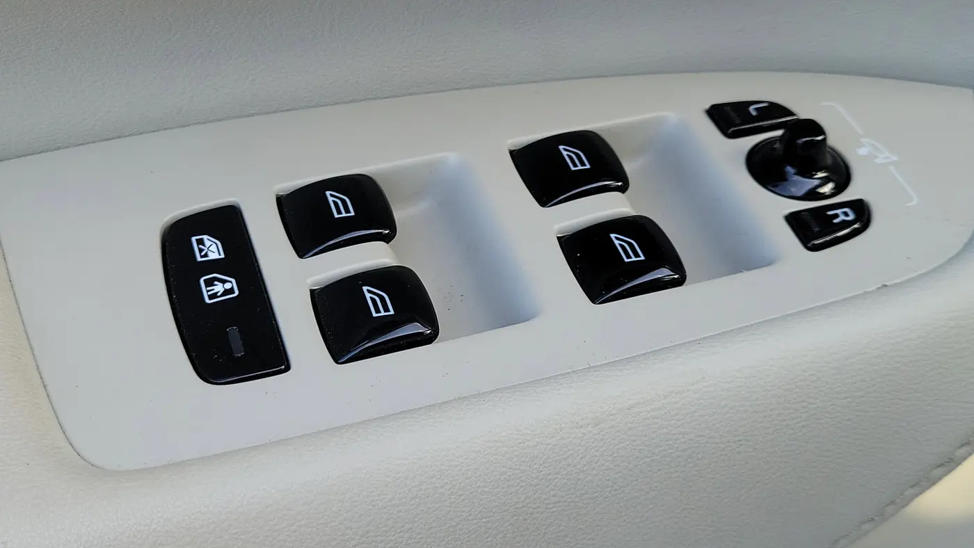 2025 Volvo XC90 B6 Plus Bright Theme 7P