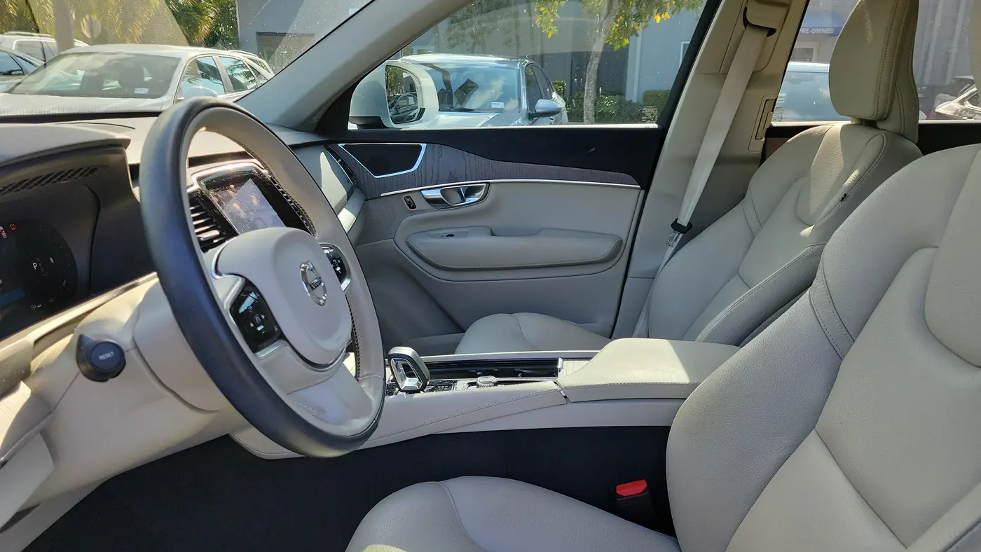 2025 Volvo XC90 B6 Plus Bright Theme 7P