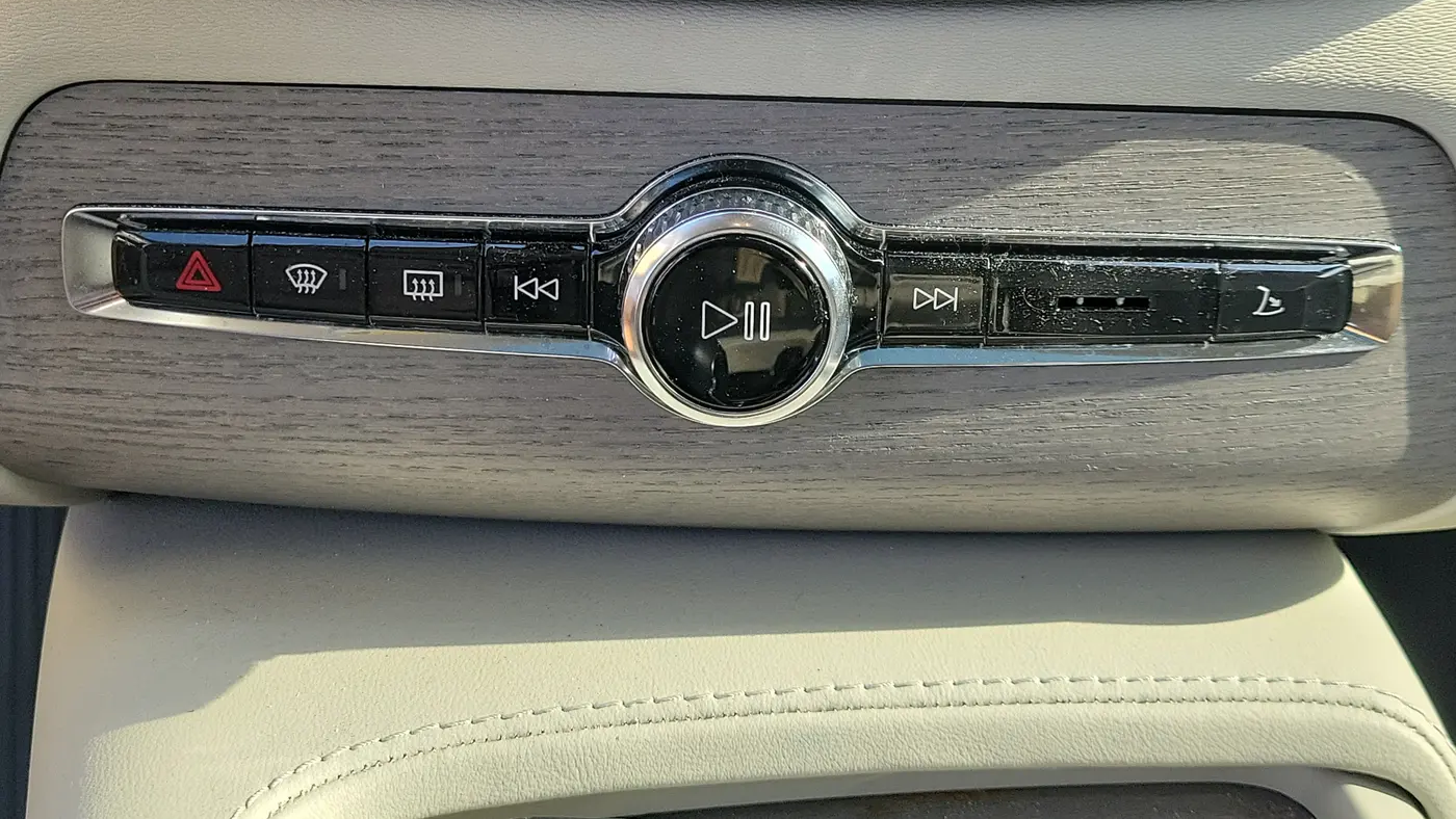 2025 Volvo XC90 B6 Plus Bright Theme 7P
