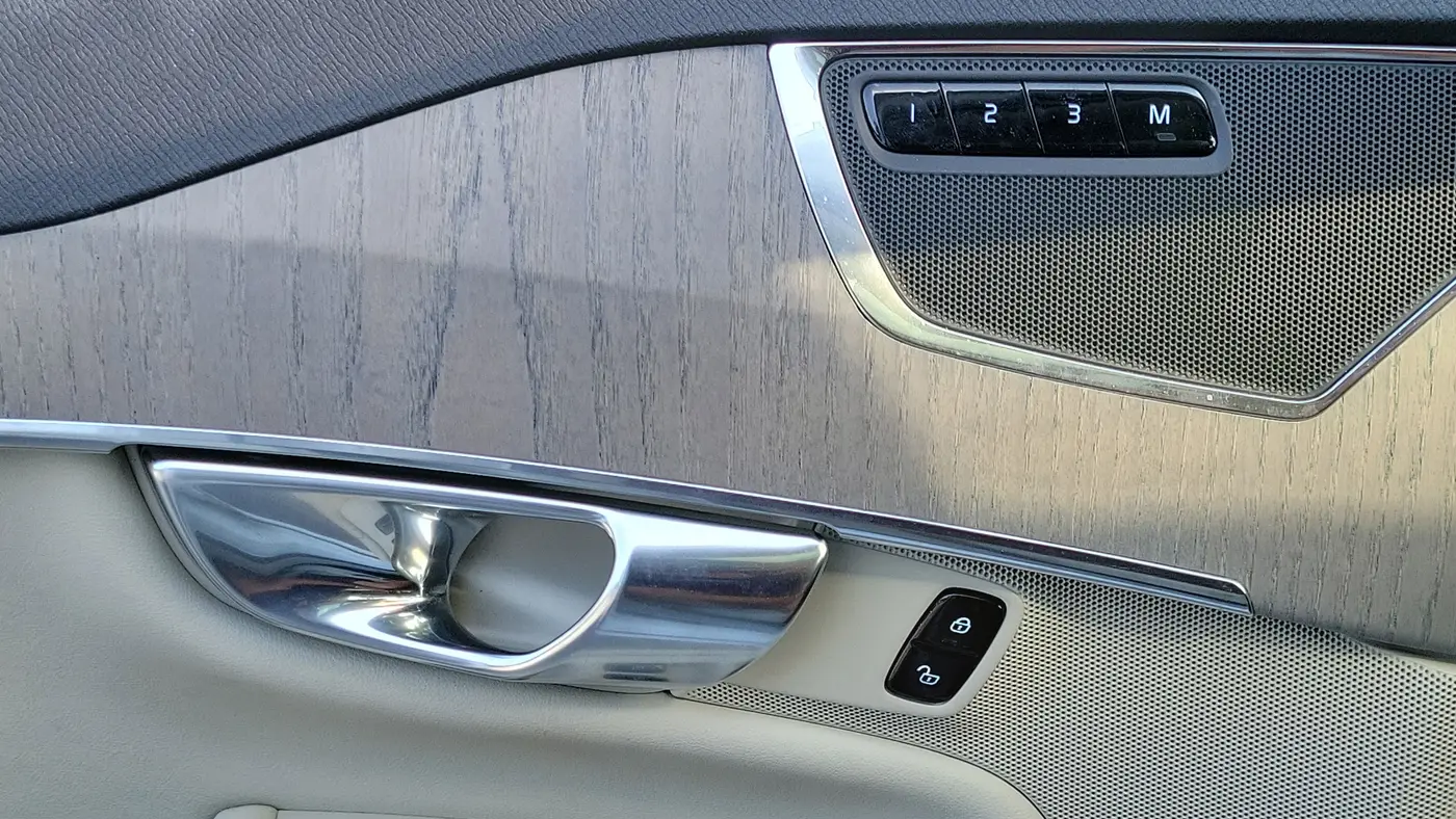 2025 Volvo XC90 B6 Plus Bright Theme 7P