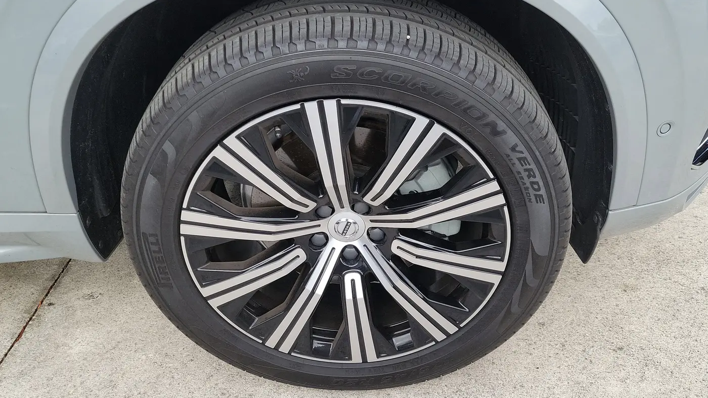 2025 Volvo XC90 B6 Plus Bright Theme 7P