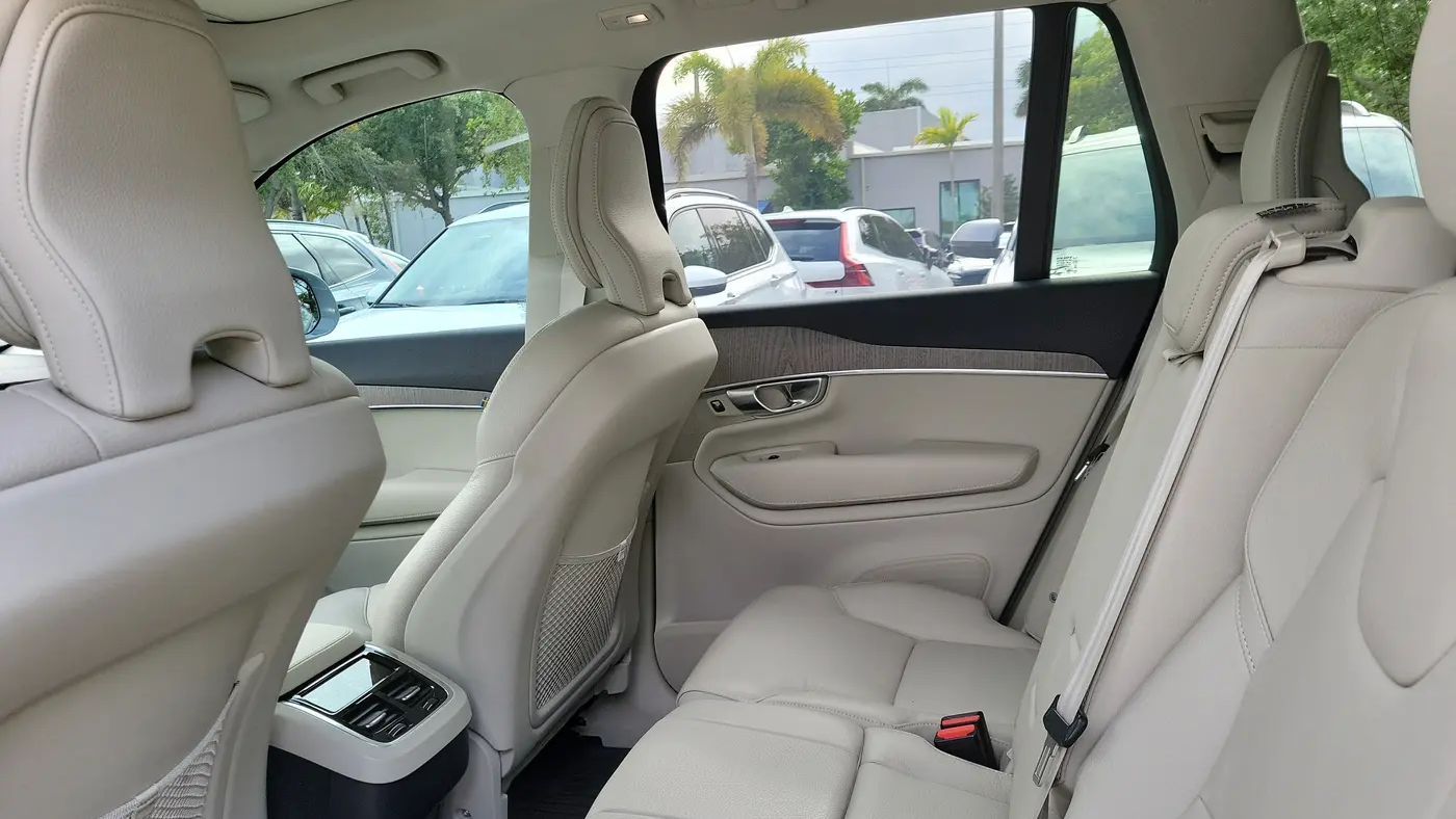 2025 Volvo XC90 B6 Plus Bright Theme 7P
