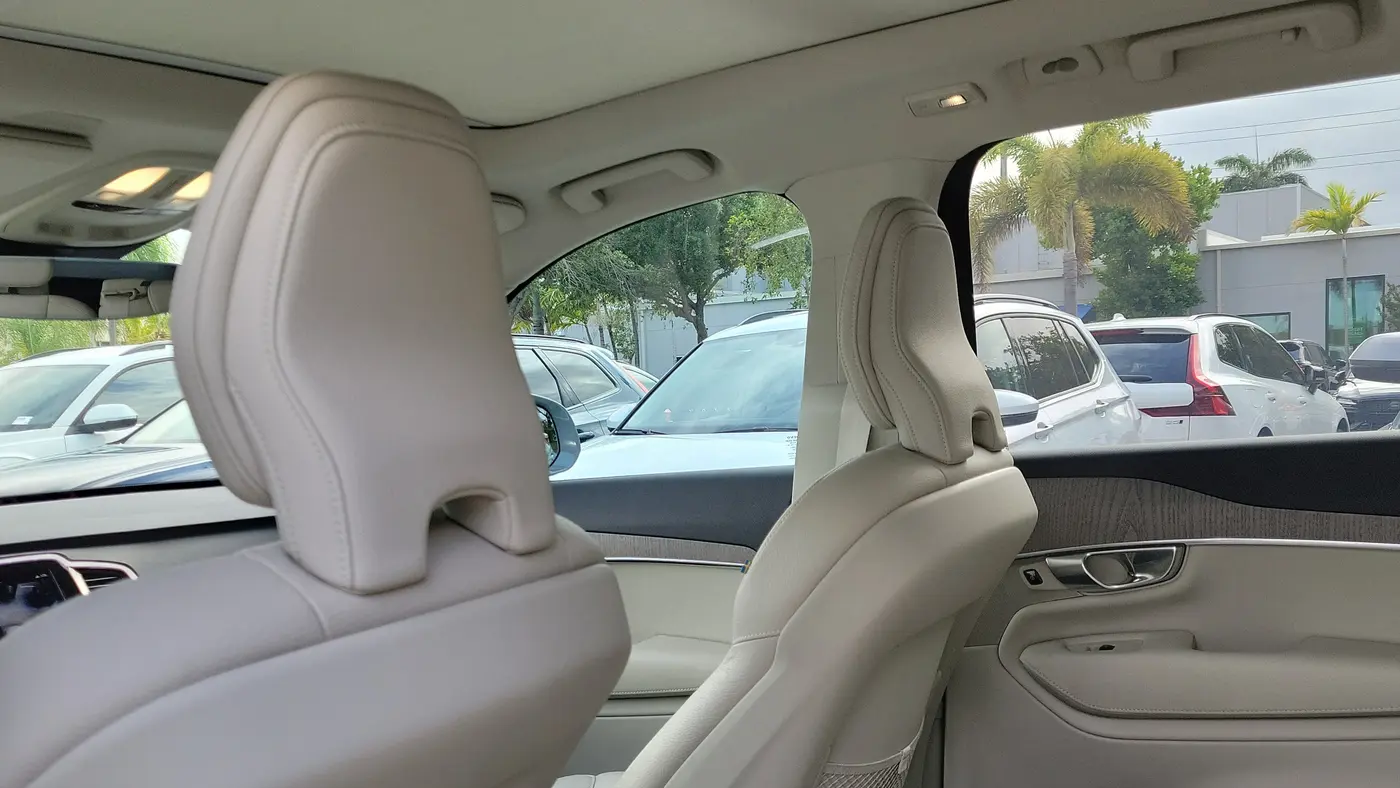 2025 Volvo XC90 B6 Plus Bright Theme 7P