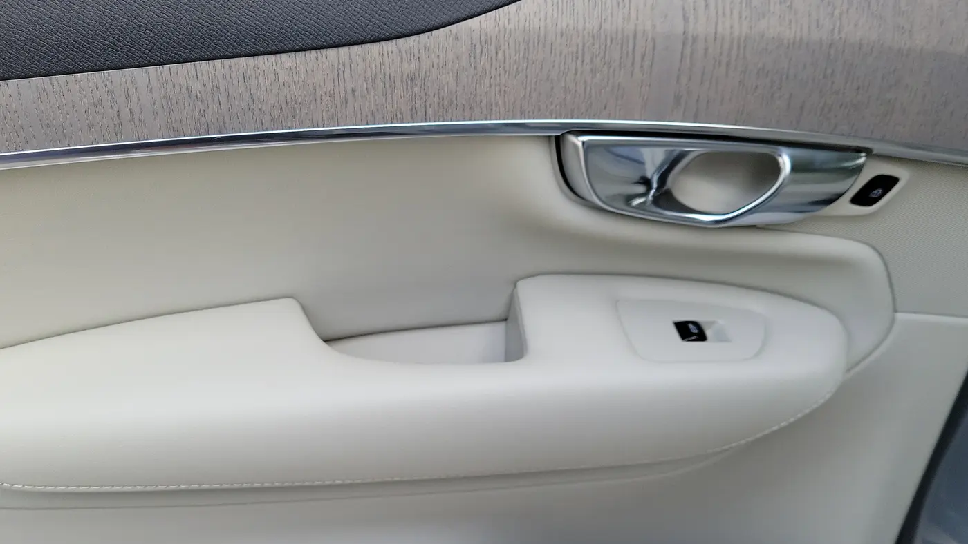 2025 Volvo XC90 B6 Plus Bright Theme 7P