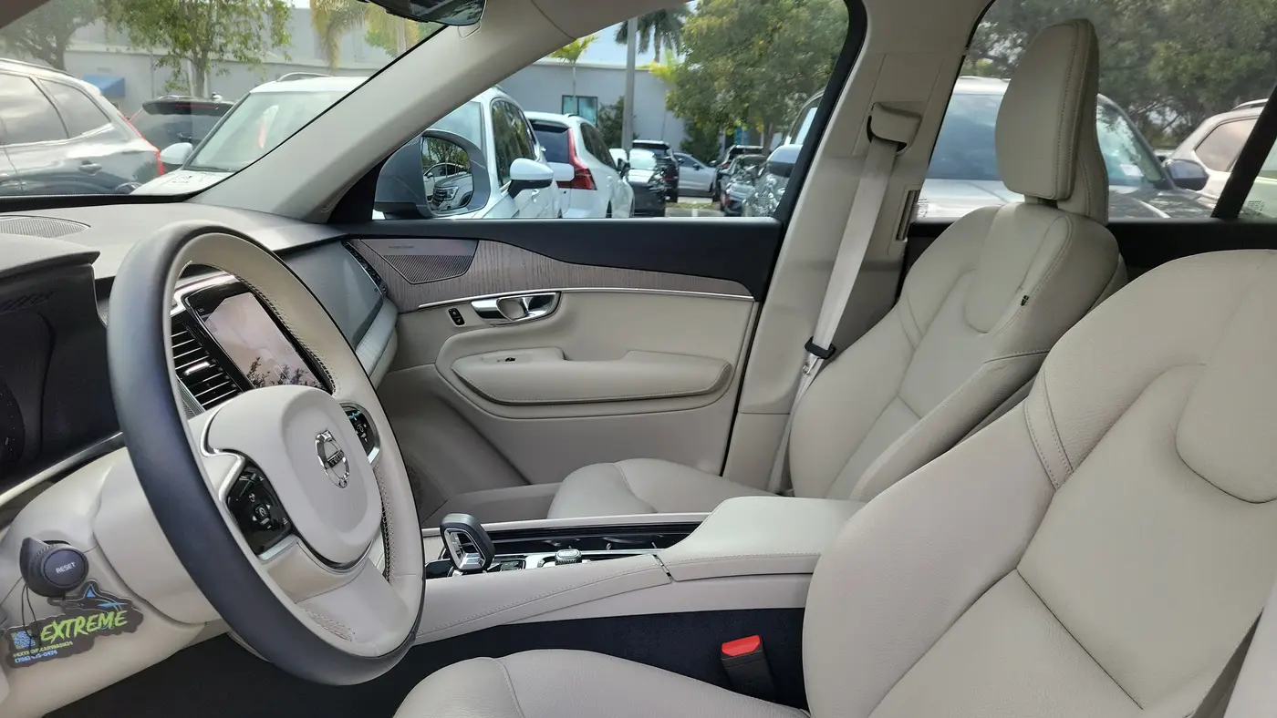 2025 Volvo XC90 B6 Plus Bright Theme 7P