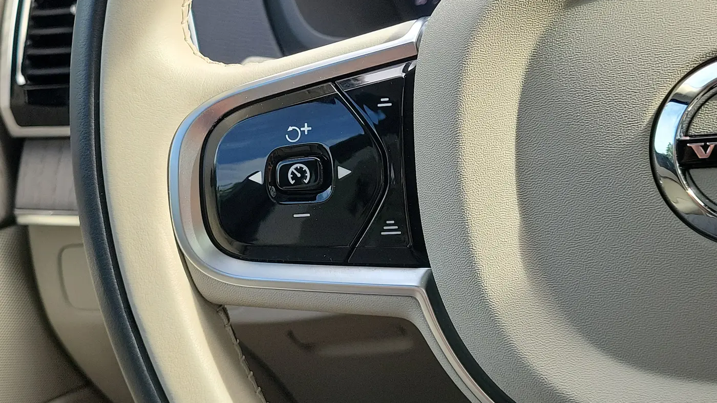 2025 Volvo XC90 B6 Plus Bright Theme 7P