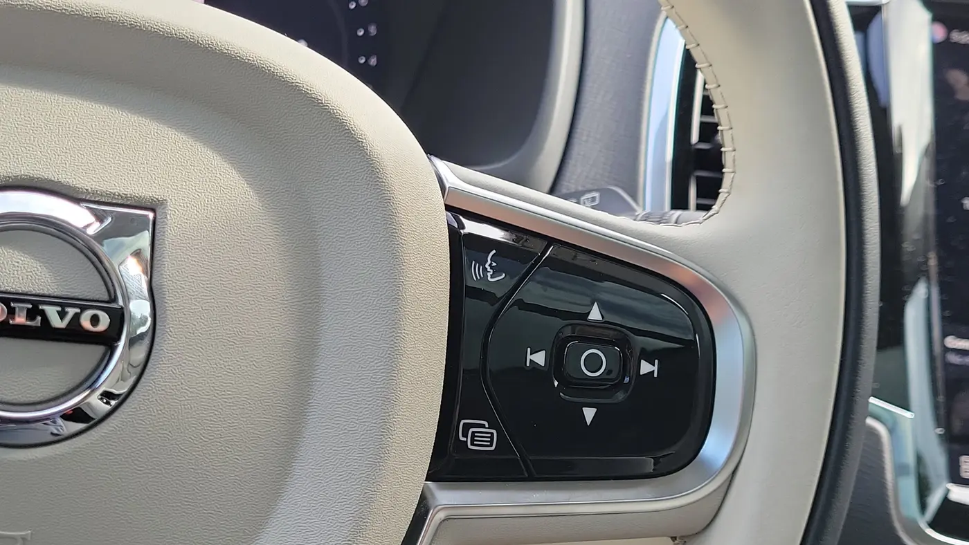 2025 Volvo XC90 B6 Plus Bright Theme 7P