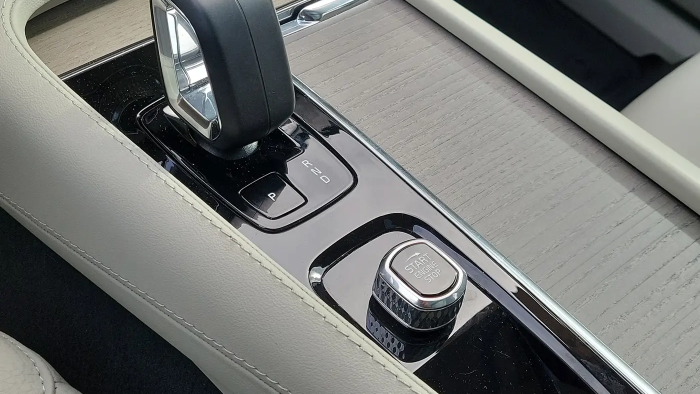 2025 Volvo XC90 B6 Plus Bright Theme 7P