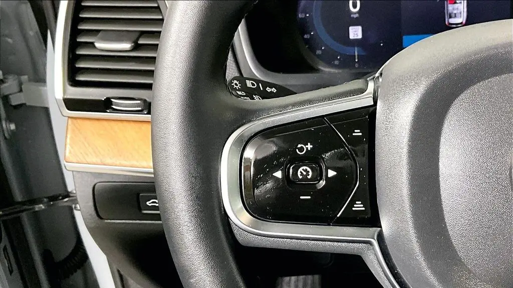 2024 Volvo XC90 B6 Plus Bright Theme 7P
