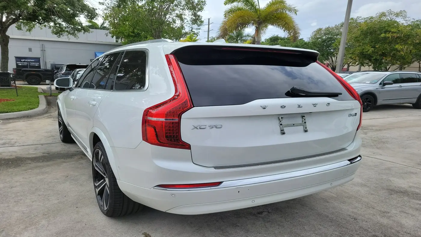 2024 Volvo XC90 B6 Ultimate Bright Theme 7P