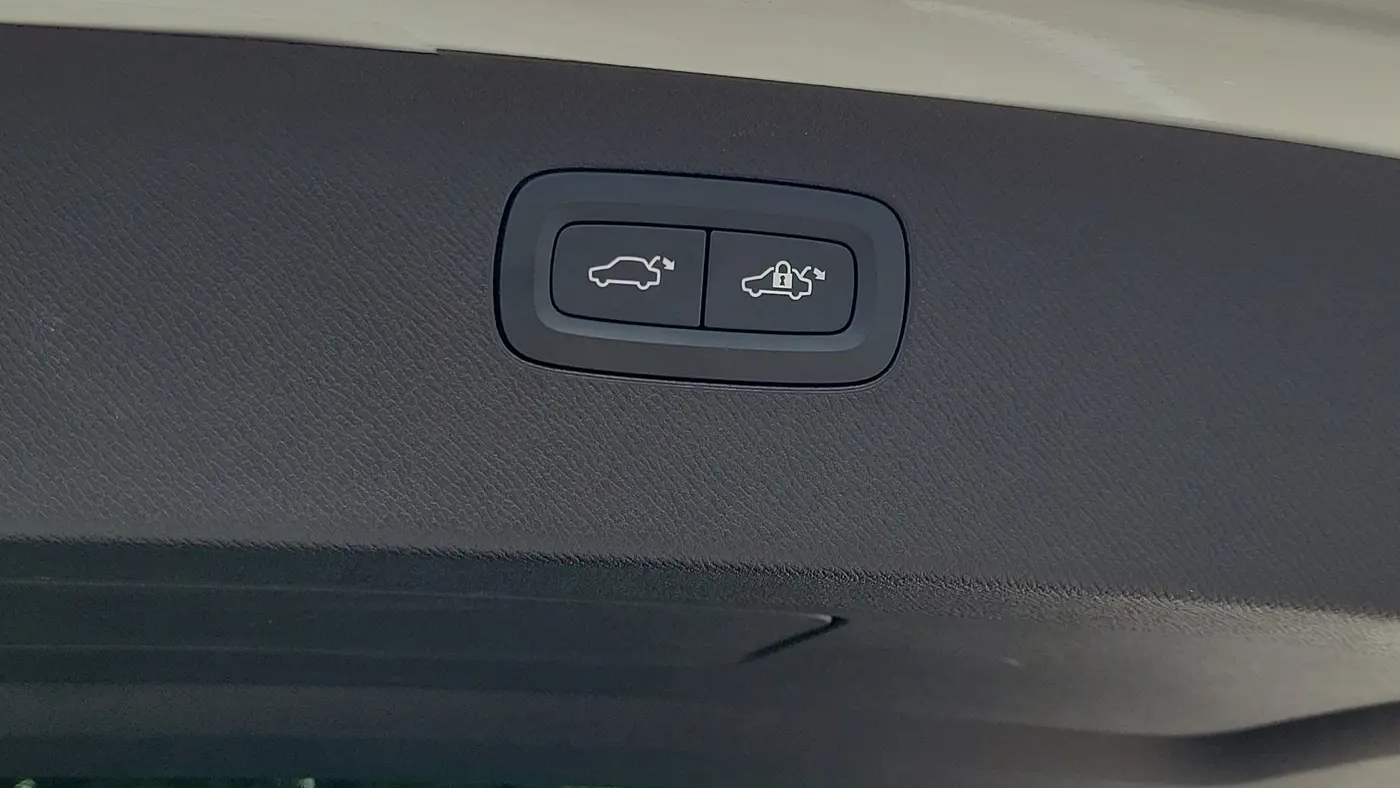 2024 Volvo XC90 B6 Ultimate Bright Theme 7P