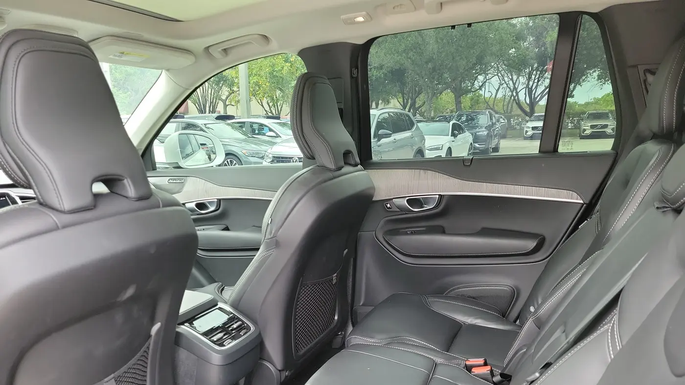 2024 Volvo XC90 B6 Ultimate Bright Theme 7P
