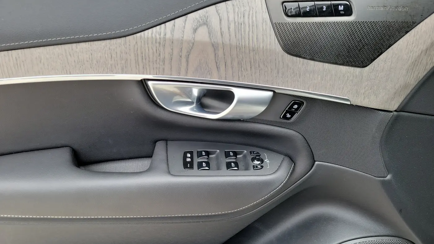 2024 Volvo XC90 B6 Ultimate Bright Theme 7P