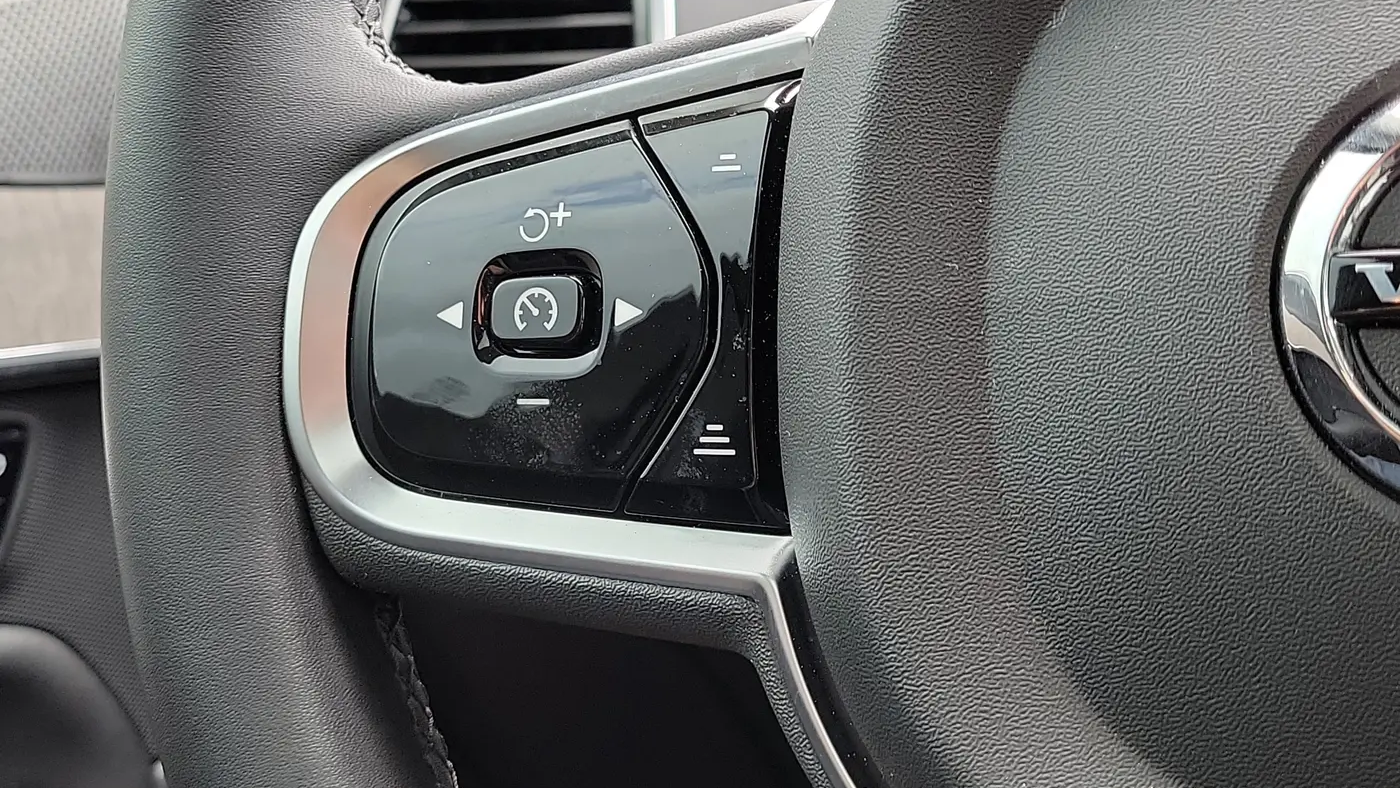 2024 Volvo XC90 B6 Ultimate Bright Theme 7P