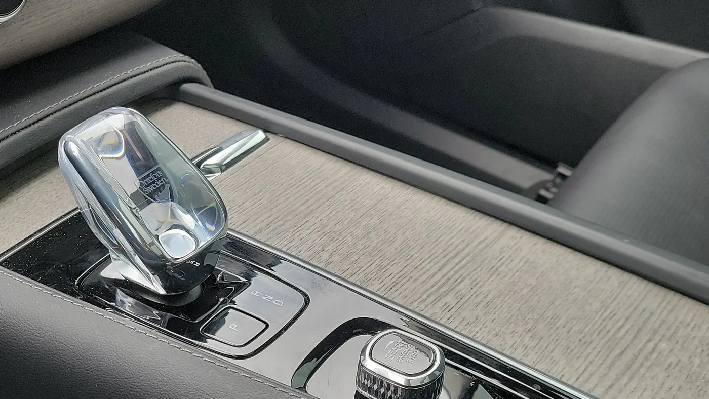 2024 Volvo XC90 B6 Ultimate Bright Theme 7P
