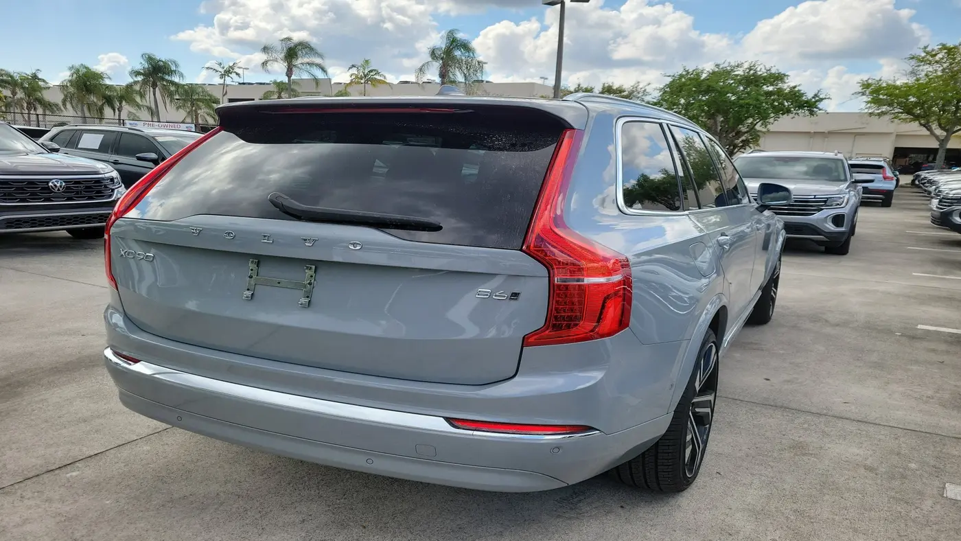 2025 Volvo XC90 B6 Ultra Bright Theme 7P