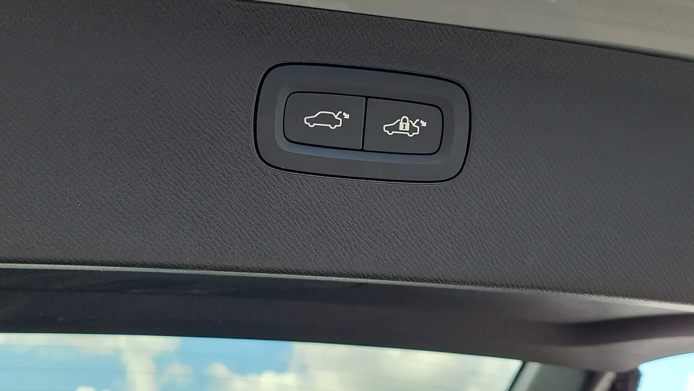 2025 Volvo XC90 B6 Ultra Bright Theme 7P