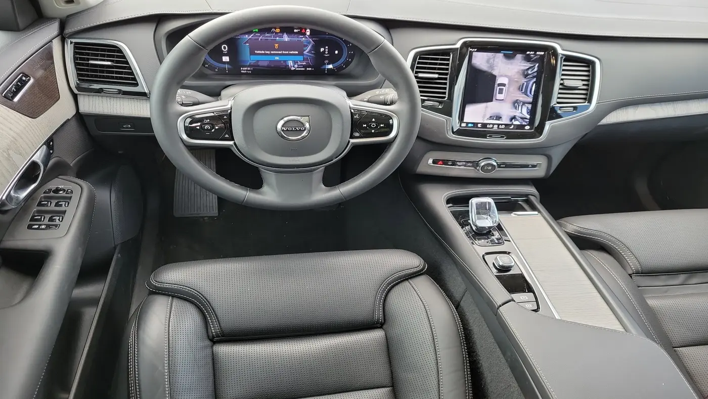 2025 Volvo XC90 B6 Ultra Bright Theme 7P