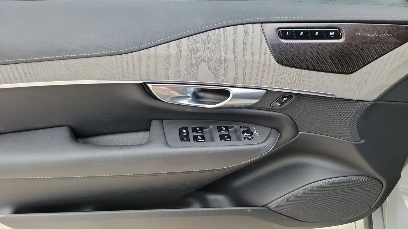 2025 Volvo XC90 B6 Ultra Bright Theme 7P