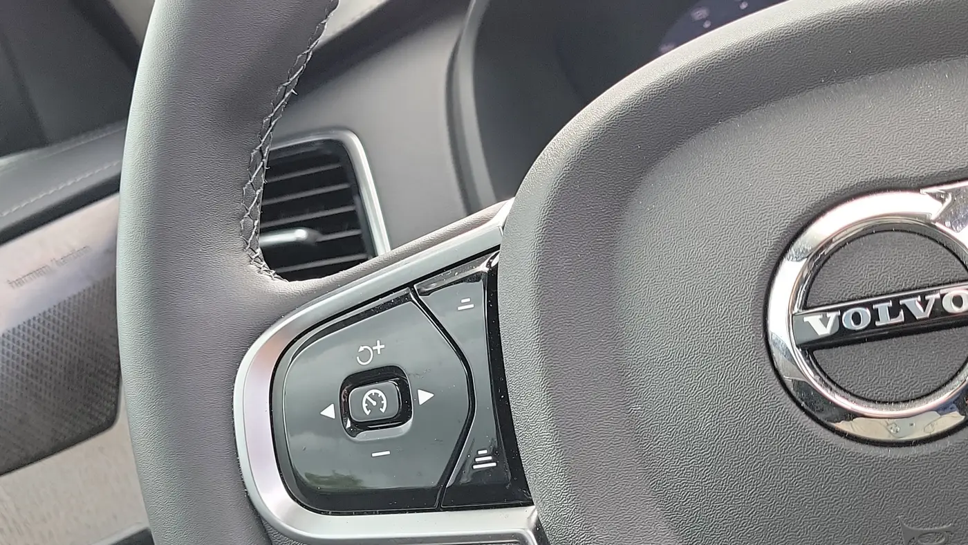 2025 Volvo XC90 B6 Ultra Bright Theme 7P