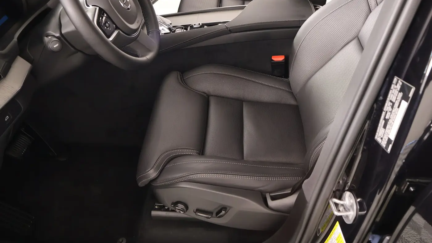 2025 Volvo XC90 B6 Ultra Bright Theme 7P