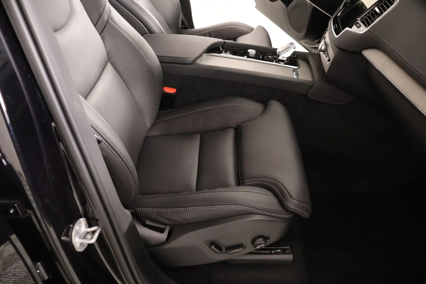 2025 Volvo XC90 - $53,499