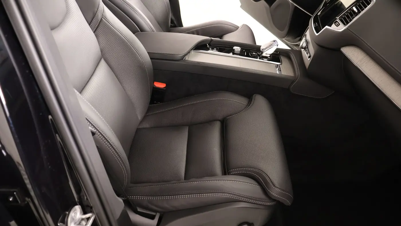 2025 Volvo XC90 B6 Ultra Bright Theme 7P