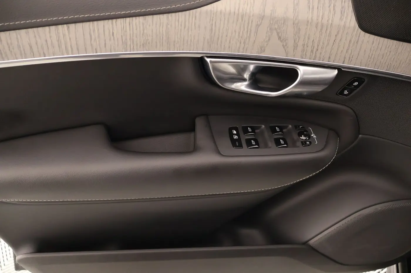 2025 Volvo XC90 - $53,499
