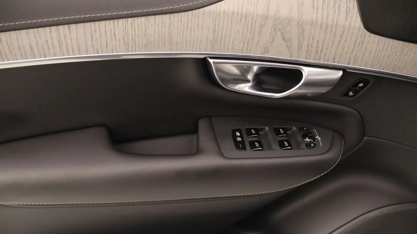 2025 Volvo XC90 B6 Ultra Bright Theme 7P