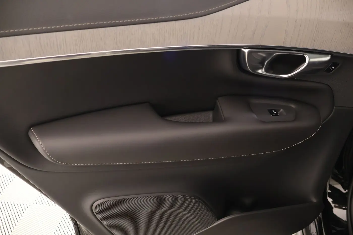 2025 Volvo XC90 - $53,499