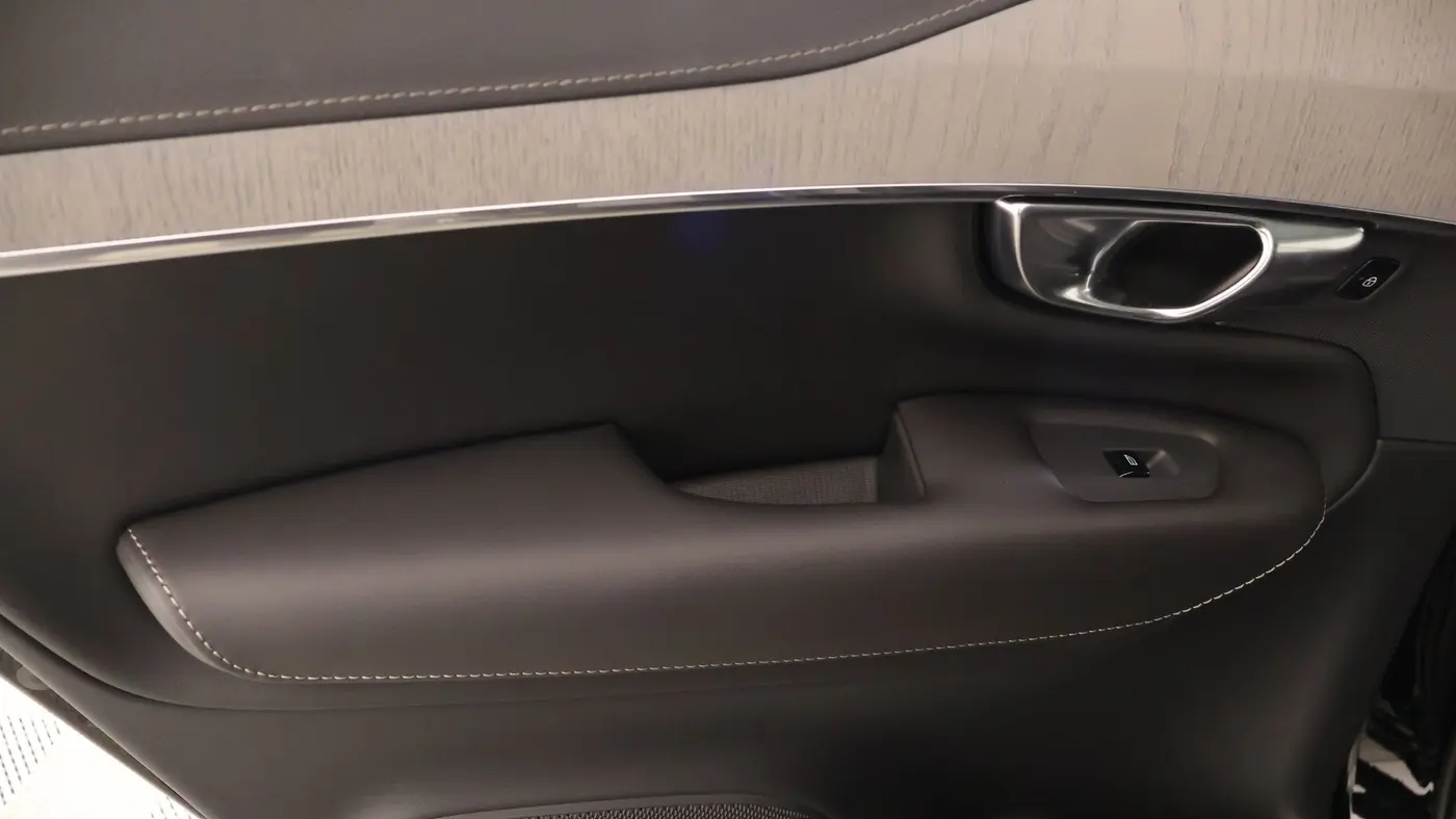 2025 Volvo XC90 B6 Ultra Bright Theme 7P