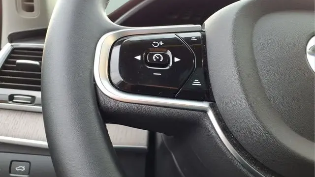 2024 Volvo XC90 B6 Ultimate Bright Theme 7P