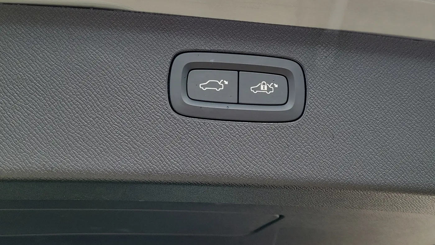 2025 Volvo XC90 B6 Ultra Bright Theme 7P