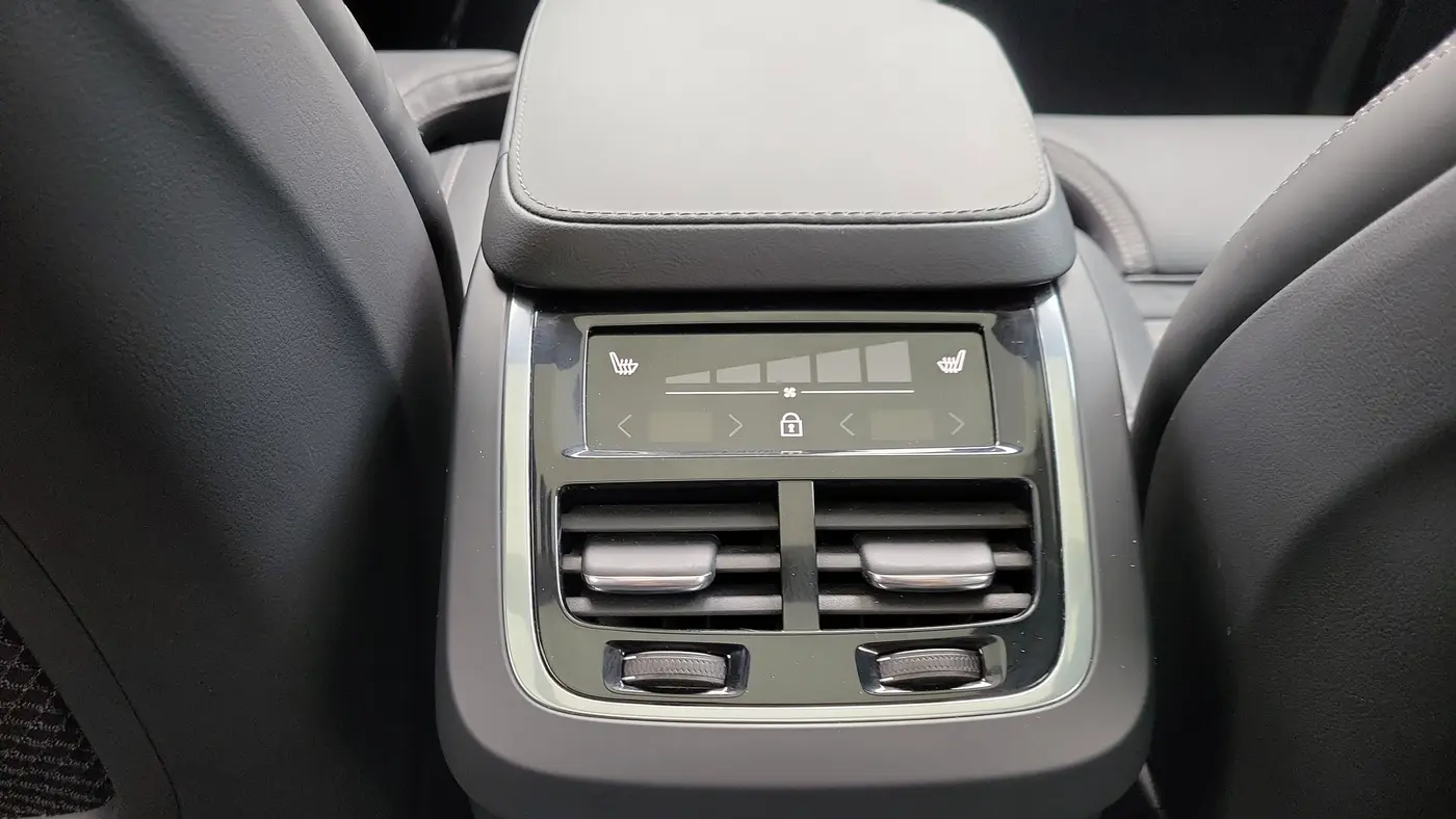 2025 Volvo XC90 B6 Ultra Bright Theme 7P
