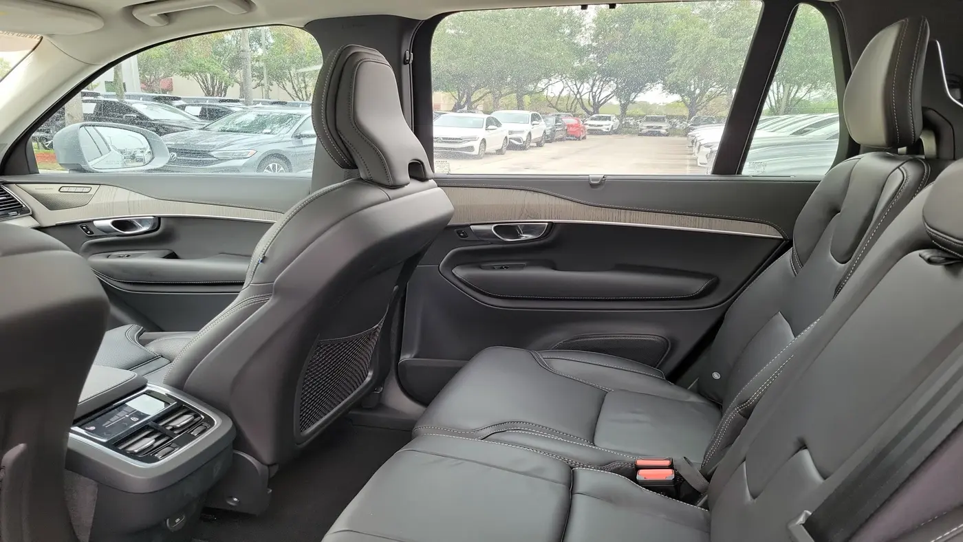 2025 Volvo XC90 B6 Ultra Bright Theme 7P