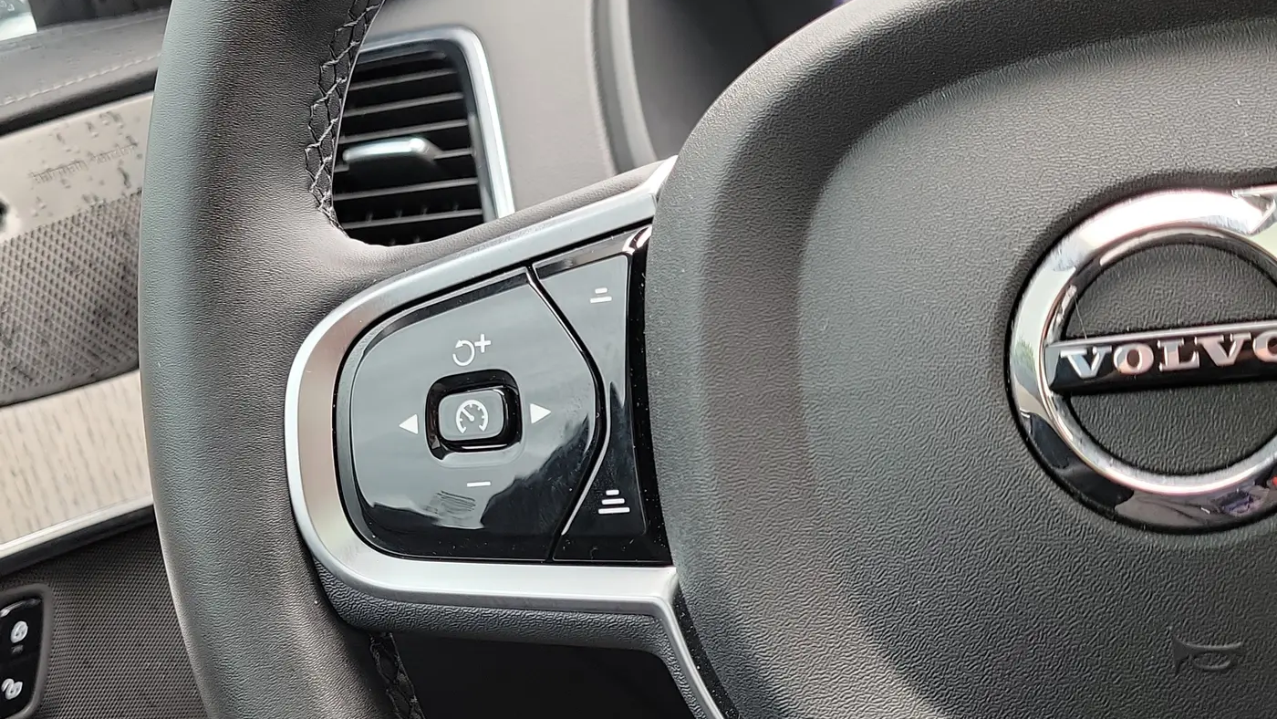 2025 Volvo XC90 B6 Ultra Bright Theme 7P