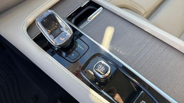 2025 Volvo XC90 B6 Ultra Bright Theme 7P