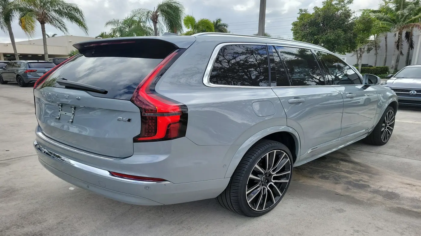 2025 Volvo XC90 B6 Ultra Bright Theme 7P