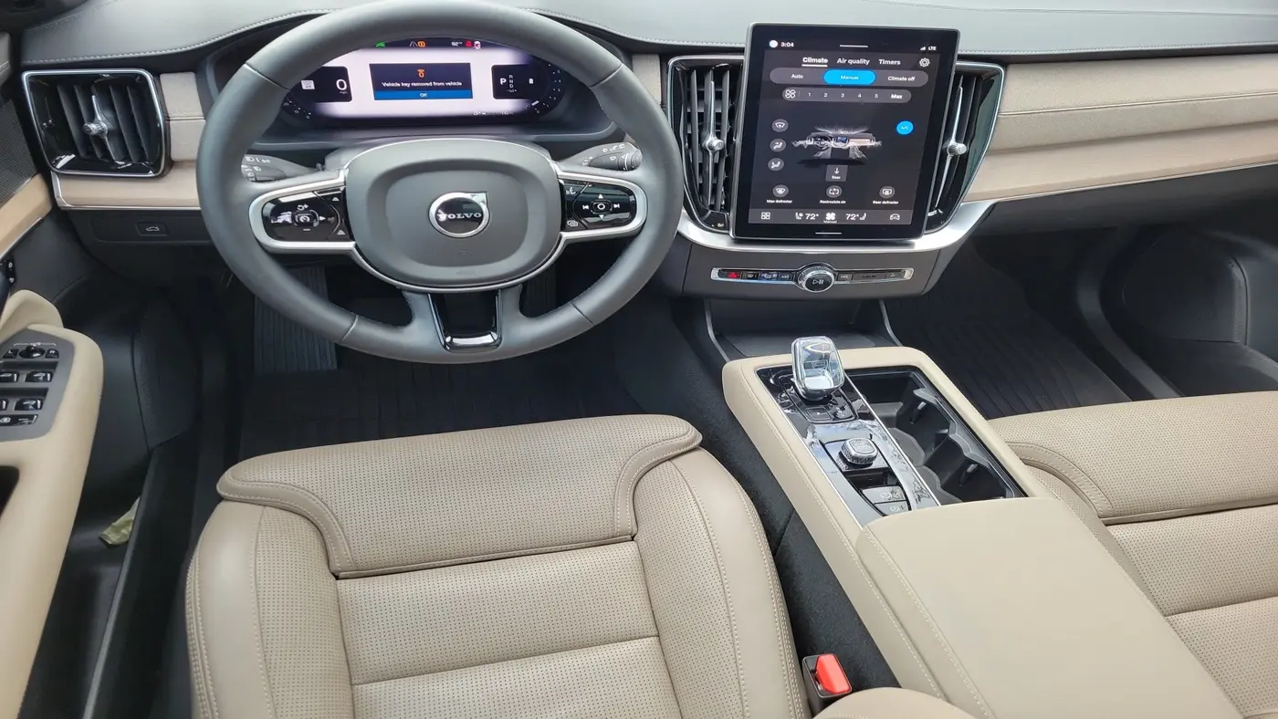 2025 Volvo XC90 B6 Ultra Bright Theme 7P