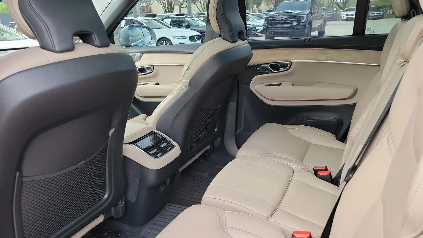 2025 Volvo XC90 B6 Ultra Bright Theme 7P