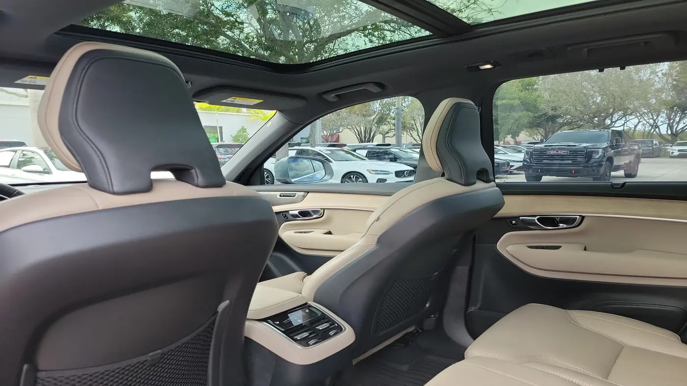 2025 Volvo XC90 B6 Ultra Bright Theme 7P
