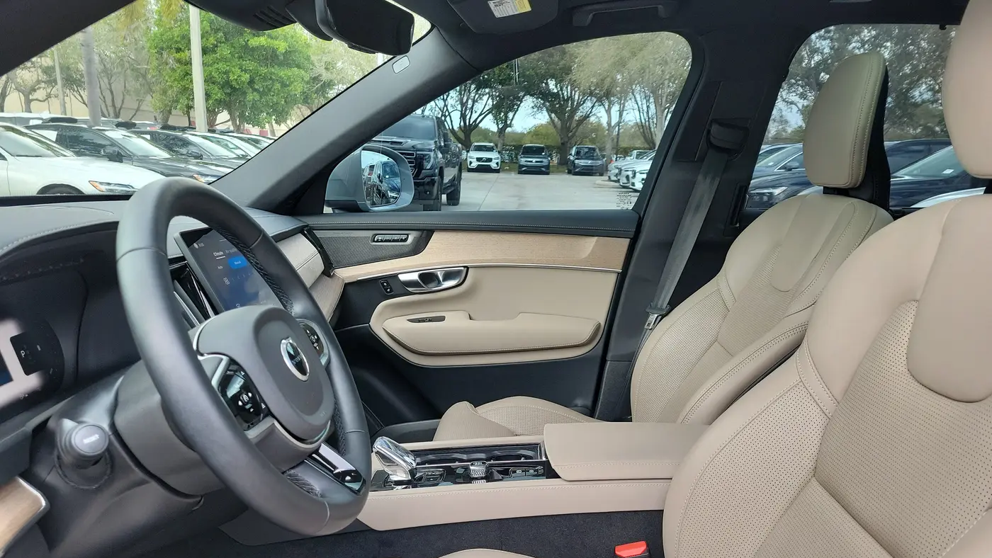 2025 Volvo XC90 B6 Ultra Bright Theme 7P