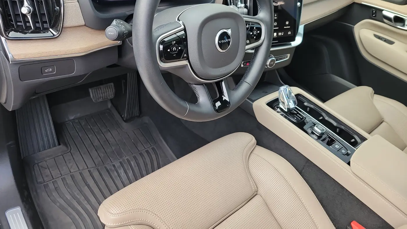 2025 Volvo XC90 B6 Ultra Bright Theme 7P